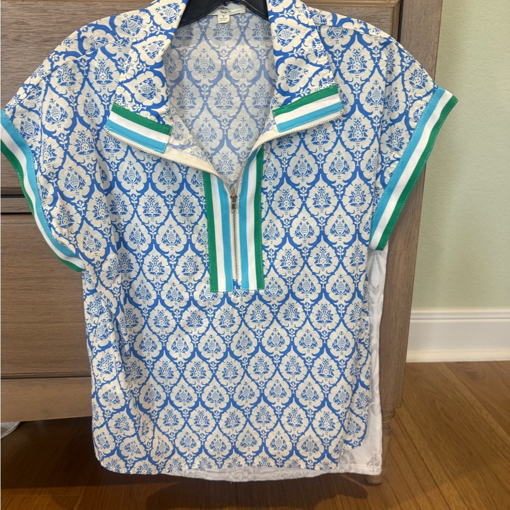 Entro Blue and White Damask Top